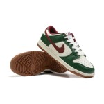 Nike Dunk Low "Gorge Green" Retro Sneakers in Green and White - Fall/Winter Edition