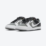 Nike SB Dunk Low ‘Camcorder’ CV1659-001 – 블랙과 그레이 색상의 레트로 디자인 스케이트 신발