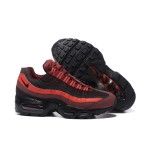 Nike Air Max 95 Essential 749766-600 レッド＆ブラック スニーカー 側面図