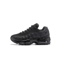 Nike Air Max 95 Essential 807443-001 - Komplett Schwarzer Klassiker, Stil und Komfort vereint