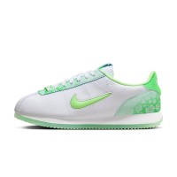 Nike x Doernbecher Cortez 화이트 그린 FZ3020-919 - 독특한 스타일을 위한 밝은 그린 포인트와 플로럴 디테일