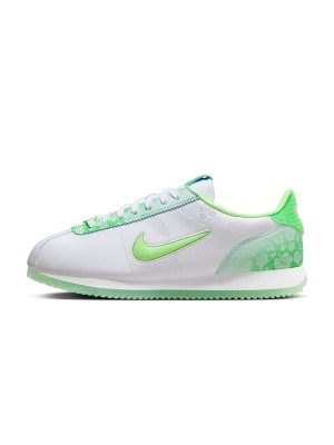 Nike x Doernbecher Cortez ホワイト グリーン FZ3020-919 - 鮮やかなグリーンアクセントとフローラルディテールでユニークなスタイル