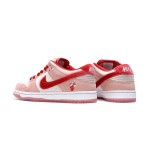 StrangeLove x Nike SB Dunk Low "Valentine's Day" CT2552-800 - Limited Edition Skate Shoe with Pink Suede and Heart Embroidery