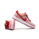 StrangeLove x Nike SB Dunk Low "Valentine's Day" CT2552-800 - Limited Edition Skate Shoe with Pink Suede and Heart Embroidery