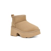 UGG クラシック ウルトラ ミニ ニューハイツ 1158311 - エレベートされたプラットフォームソール付きトレンディシープスキンブーツ