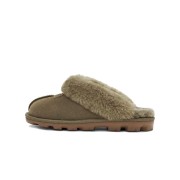 UGG ウィメンズ コケット スリッパ バーントオリーブ 1015125 - 室内外兼用の快適なシープスキンスリッパ