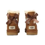 UGG Damen Mini Bailey Bow II Stiefel Kastanie 1016501 - Stilvoller Wildleder- und Lammfellstiefel