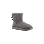 UGG ウィメンズ ミニ ベイリー ボウ II ブーツ グレー 1016501 - スタイリッシュなスエードブーツ、シープスキンライニングとリボンディテール付き