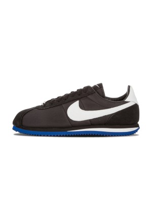 UNDFTD x NikeLab Cortez SP LA 815653-014 - クラシックなブラックスニーカー、ブルーのアクセントとホワイトのアイコニックなスウッシュ付き