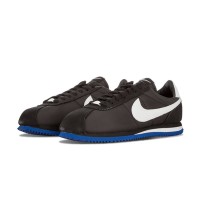 UNDFTD x NikeLab Cortez SP LA 815653-014 - クラシックなブラックスニーカー、ブルーのアクセントとホワイトのアイコニックなスウッシュ付き