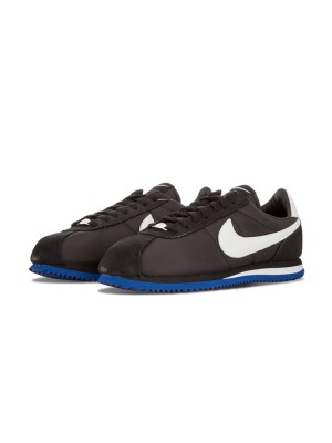 UNDFTD x NikeLab Cortez SP LA 815653-014 - クラシックなブラックスニーカー、ブルーのアクセントとホワイトのアイコニックなスウッシュ付き