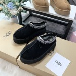  UGG レディース Tazz ブラック スリッパ – ウール裏地の暖かい冬用フットウェア (型番 1122553-BLK)