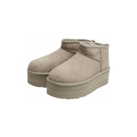 UGG レディース クラシック ウルトラ ミニ プラットフォーム ゴート 1135092 - エレベートされたプラットフォームソール付きのトレンディシープスキンブーツ