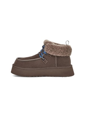 UGG ウィメンズ ファンカッラ キャビンカフ ブーツ ブラウン 1143954 - 快適なシープスキン裏地付きスエードブーツ