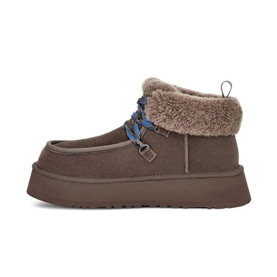 UGG ウィメンズ ファンカッラ キャビンカフ ブーツ ブラウン 1143954 - 快適なシープスキン裏地付きスエードブーツ