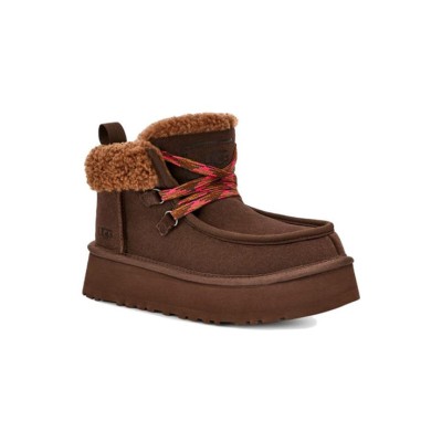 UGG ウィメンズ ファンカラ キャビン カフ ブーツ ブラウン 1143954 - 快適なシープスキン裏地付きスエードブーツ