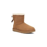 UGG Damen Mini Bailey Bow II Kastanienbraun 1153611 mit Schaffellfutter und Schleifendetail