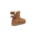 UGG Damen Mini Bailey Bow II Kastanienbraun 1153611 mit Schaffellfutter und Schleifendetail