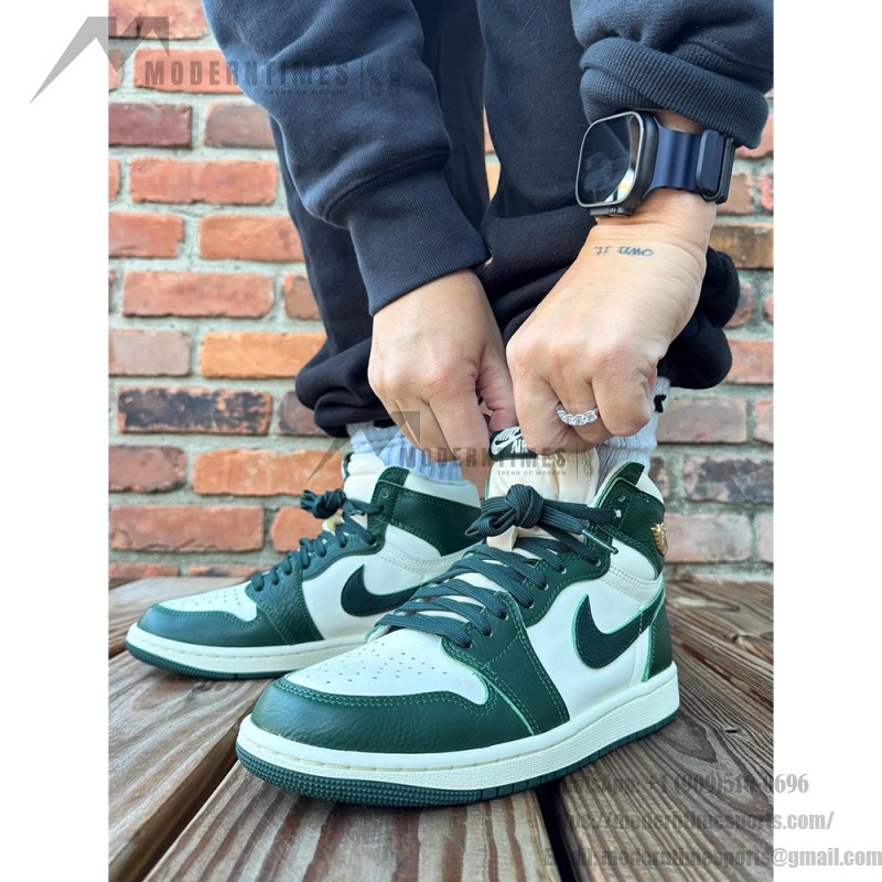 에어 조던 1 하이 OG 프로 그린 남성화 - 블랙, 화이트, 그린 색상의 측면 뷰