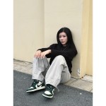 에어 조던 1 하이 OG 프로 그린 남성화 - 블랙, 화이트, 그린 색상의 측면 뷰