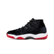 Air Jordan 11 Retro Bred Velvet DB5457-061 - Schwarze Velours-Sneaker mit Roten Akzenten & Weißer Zwischensohle