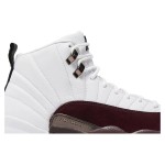 Air Jordan 12 Retro "Weiß/Burgunderrot" DV6989-100 - Elegante Weiße Sneaker mit Burgunderroten Wildleder-Akzenten