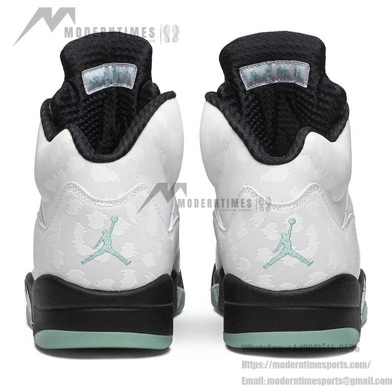 Air Jordan 5 Retro CN2932-100 화이트 가죽 스니커즈, 민트 그린 포인트와 반사 혀 포함