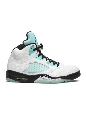 Air Jordan 5 レトロ CN2932-100 - ホワイトレザーとミントグリーンアクセントのスニーカー、反射するシュータン付き