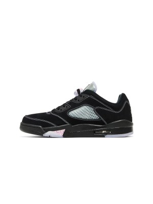 Air Jordan 5 Low DX4355-015 - ブラックスエードのスニーカー、ピンクのアクセントとリフレクティブタン付き