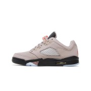 Air Jordan 5 Low DX6325-204 - Beige & Schwarze Sneaker mit Transparenter Sohle & Ikonischen Farb-Akzenten