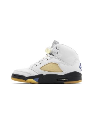 Air Jordan 5 Retro FZ5758-004 - ホワイトレザーとベージュメッシュ、青のアクセント付きのスニーカー & 透明ソール