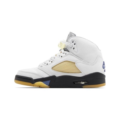 Air Jordan 5 Retro FZ5758-004 - ホワイトレザーとベージュメッシュ、青のアクセント付きのスニーカー & 透明ソール