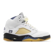 Air Jordan 5 Retro FZ5758-004 - 베이지 메시와 파란색 포인트가 돋보이는 화이트 가죽 스니커즈 & 투명 밑창