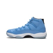 Air Jordan 11 Retro "University Blue" 717602-900 - Ikonischer Blauer und Weißer Sneaker mit Hochwertigem Lackleder-Finish