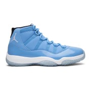 Air Jordan 11 Retro "University Blue" 717602-900 - Ikonischer Blauer und Weißer Sneaker mit Hochwertigem Lackleder-Finish