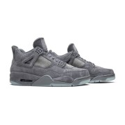 KAWS x エアジョーダン 4 レトロ "クールグレー" 930155-003 - プレミアム限定版スニーカー