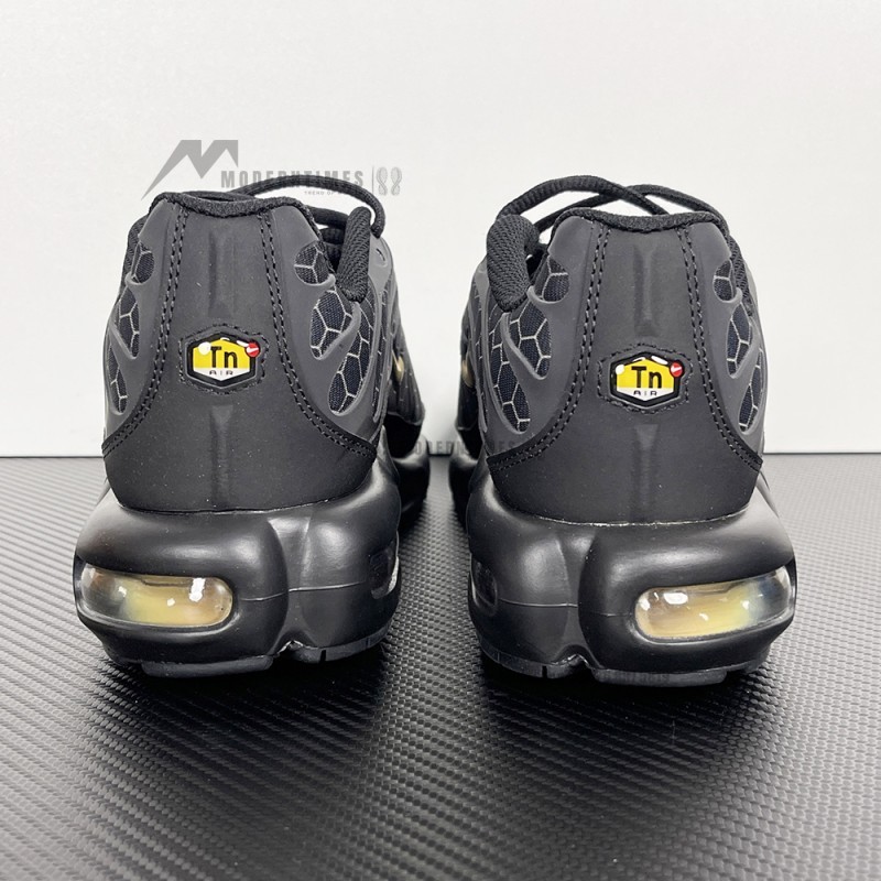 Nike Air Max Plus Black Honey IQ0287-010 TN sneakers with honeycomb pattern upper