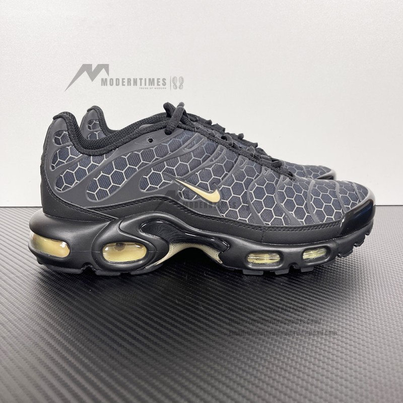 Nike Air Max Plus Black Honey IQ0287-010 TN sneakers with honeycomb pattern upper