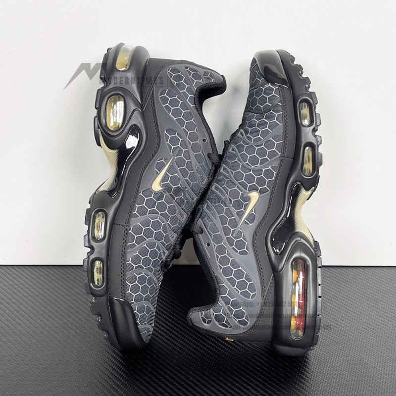 Nike Air Max Plus Black Honey IQ0287-010 TN sneakers with honeycomb pattern upper