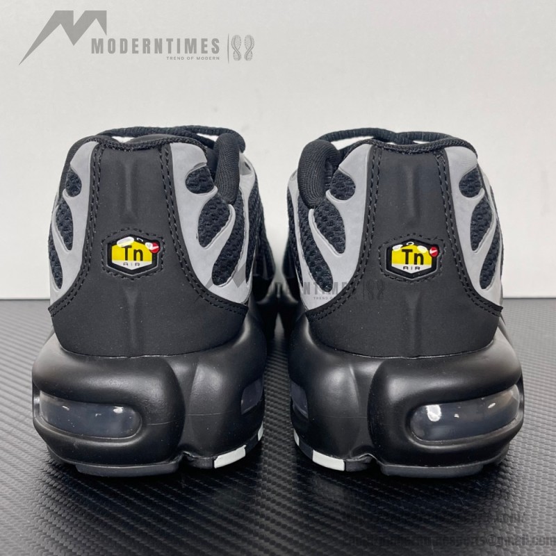 Nike Air Max Plus HQ3029-001 Black Reflective Metallic Silver TN sneakers with reflective streetwear styling
