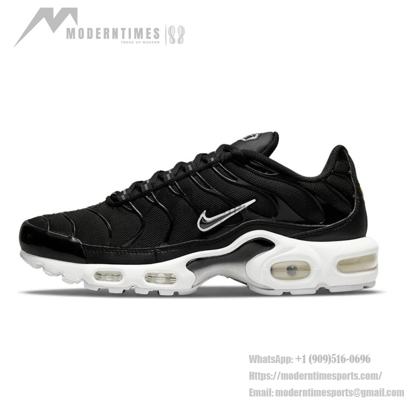 Nike Air Max Plus DM2362-001 Black White Reverse Gradient TN sneakers with monochrome streetwear styling