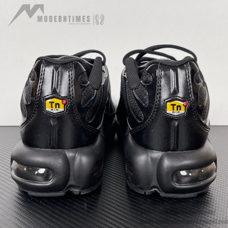 Nike Air Max Plus 604133-050 Triple Black TN sneakers with all-black streetwear styling