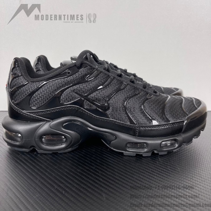 Nike Air Max Plus 604133-050 Triple Black TN sneakers with all-black streetwear styling