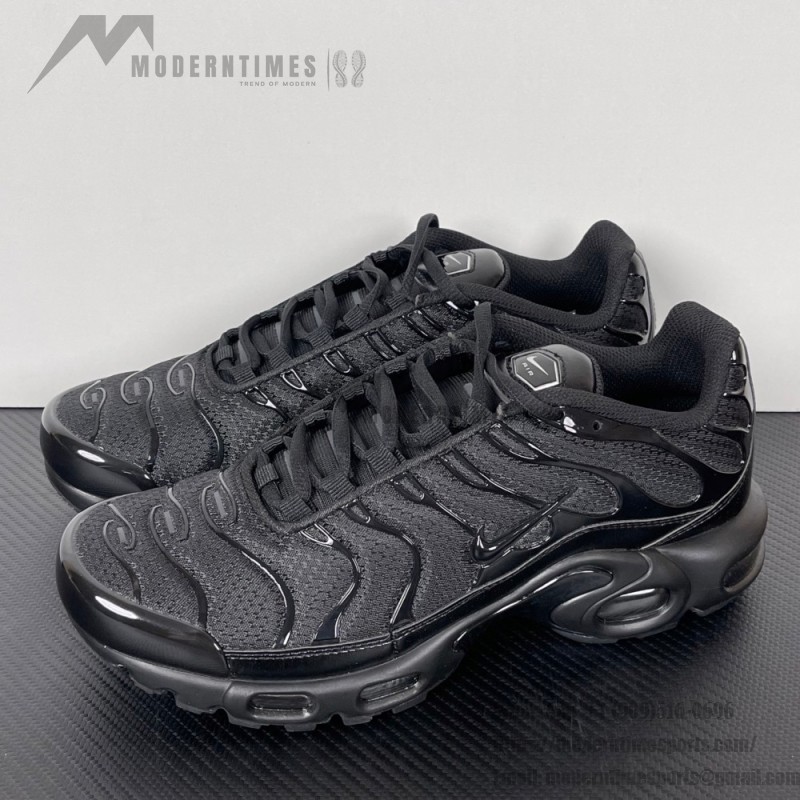 Nike Air Max Plus 604133-050 Triple Black TN sneakers with all-black streetwear styling