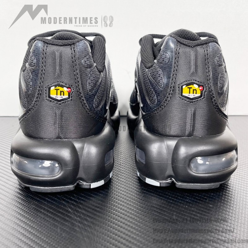 PSG x Nike Air Max Plus IB2253-001 Paris Techwear TN sneakers for football streetwear outfits