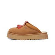 UGG Damen Tazzle Hausschuhe Kastanienbraun 1152677 - Gemütliche Lammfell-Plattformpantoffeln mit Quasten-Detail