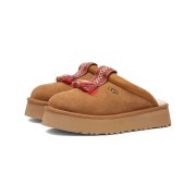 UGG レディース タズル スリッパ チェスナット 1152677 - タッセル付きシープスキンプラットフォームスリッパ