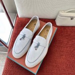 Loro Piana Damen-Sommer-Charm-Walk-Loafer FAL5899-W1CZ Vorderansicht Tiefblaue Lederslipper